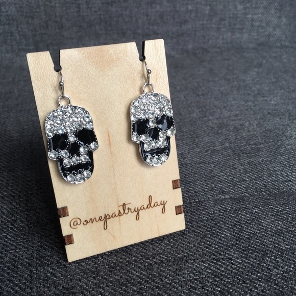 Jewelry - Skull Rhinestones Bling Fashion Dangle Earrings, Silver, Black